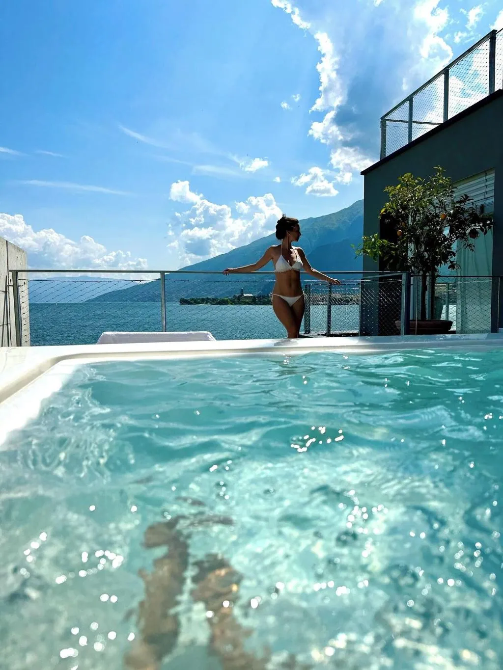 Pool, Regina, Milan