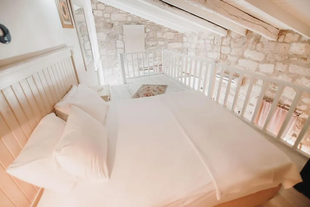 Room, Tashmahal, Izmir