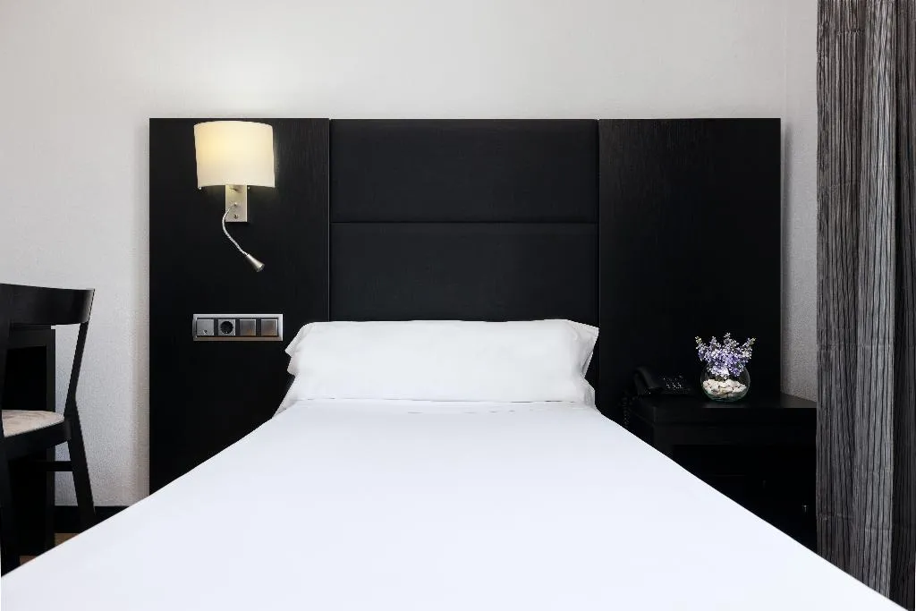 SINGLE STANDARD Room, Virgen de los Reyes, Seville