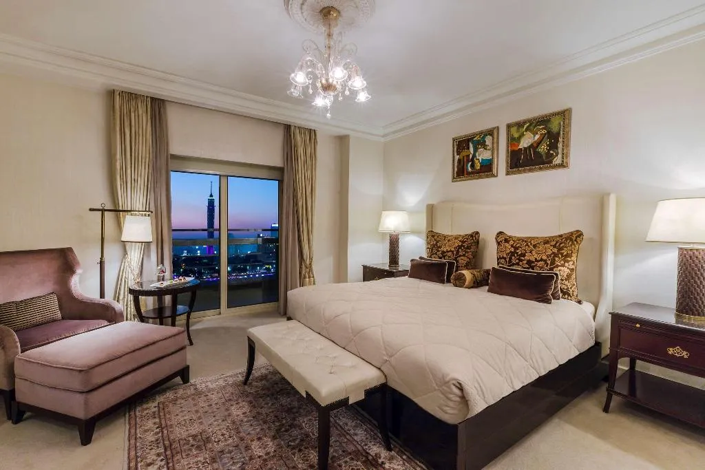 SUITE STANDARD Room, Kempinski Nile Hotel Garden City Cairo, Cairo
