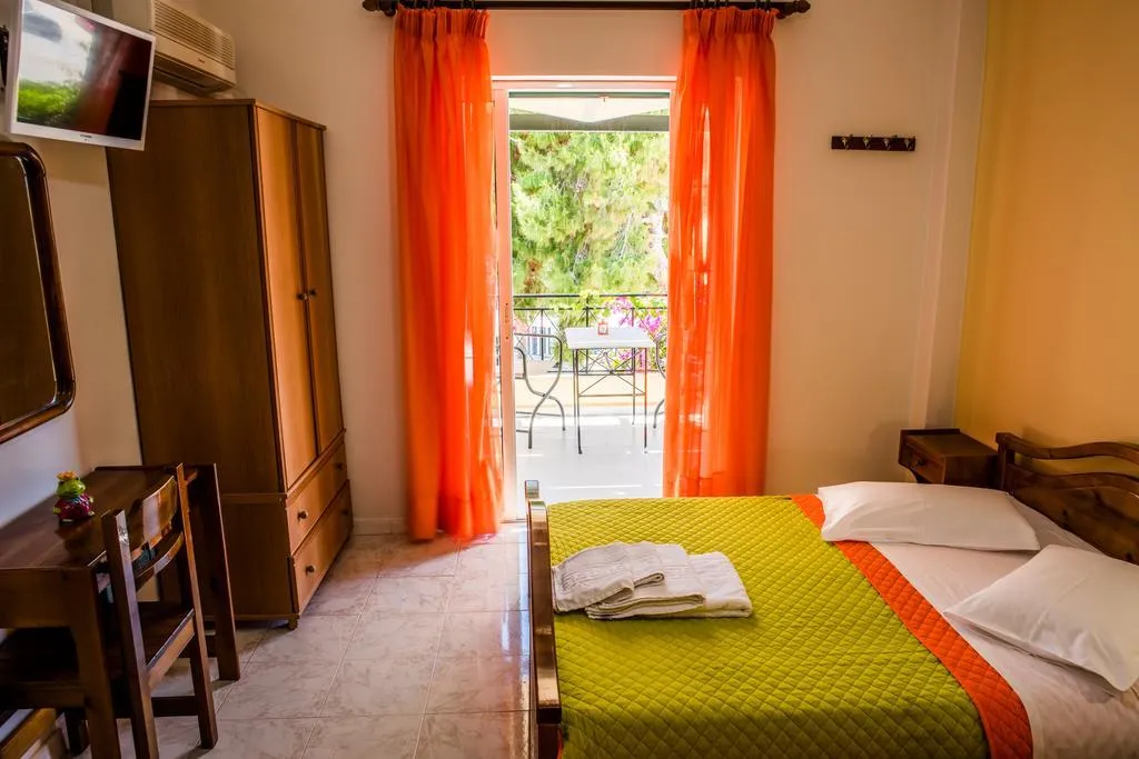 DOUBLE STANDARD Room, Paul's Studio, Santorini