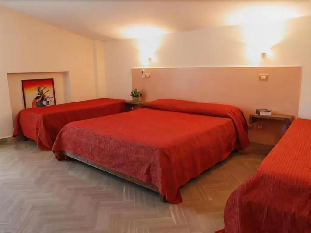 Room, Le Due Sirene, Naples