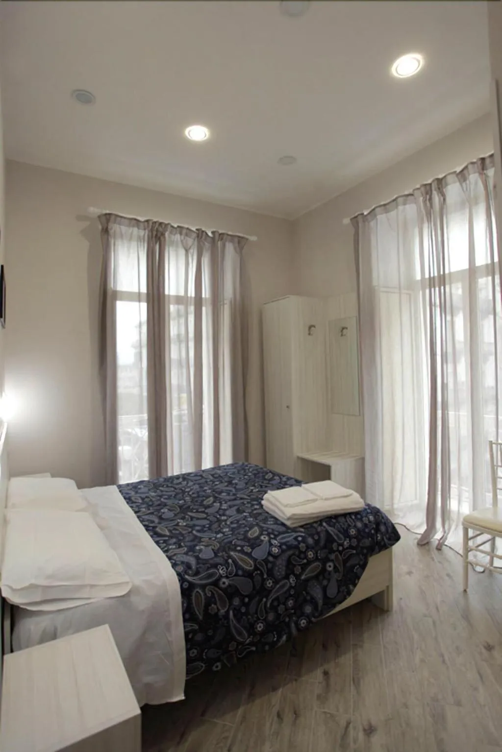 Room, B B Alla Ferrovia, Naples