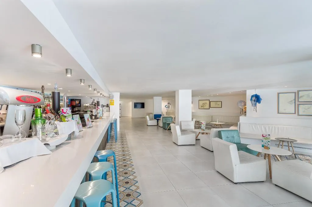 Bar, FERGUS Style Cala Blanca Suites, Majorca
