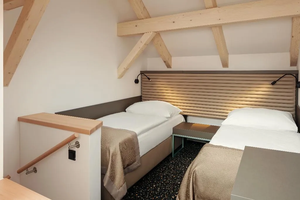 QUADRUPLE TWO BEDROOMS ONE BATHROOM Room, EA Hotel Embassy Prague, Prague