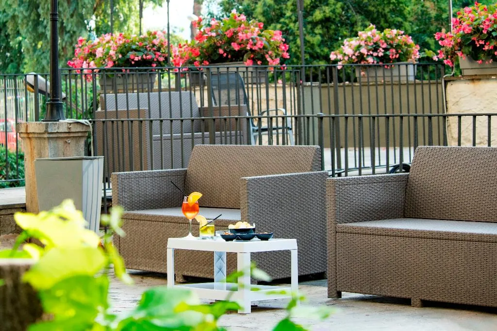 Terrace, Villa Elisio Hotels & Spa, Naples