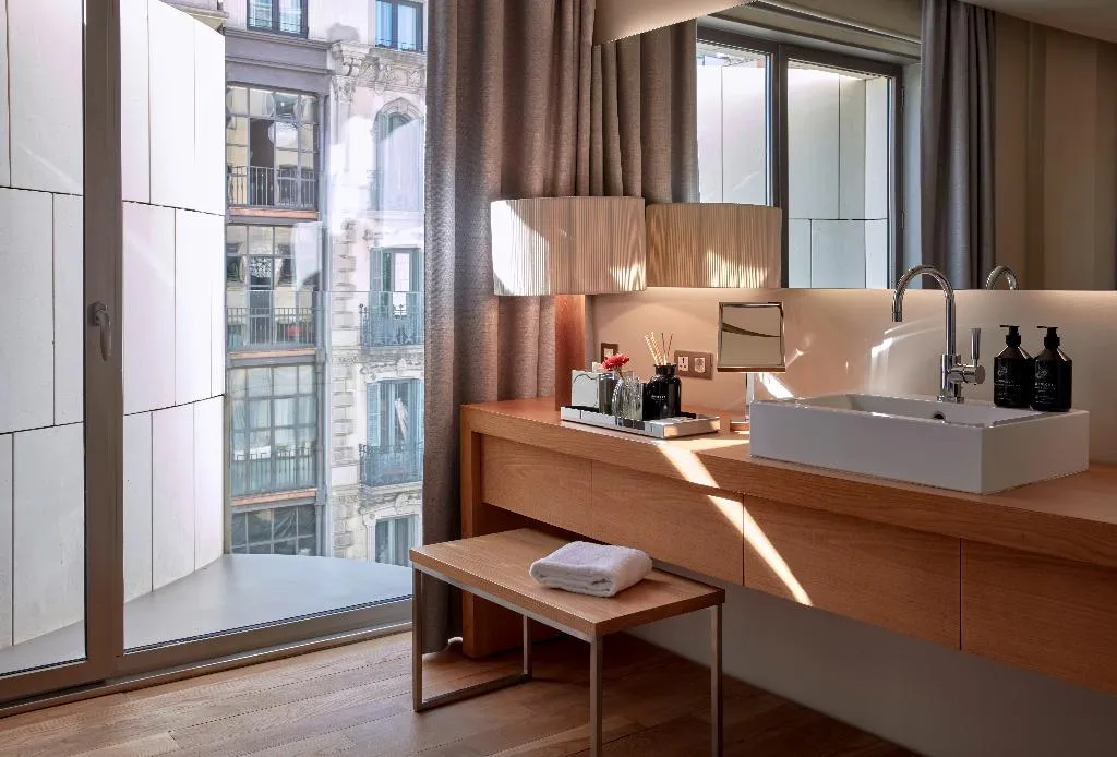 DOUBLE DELUXE Room, Sir Victor Hotel part of Sircle Collection, Barcelona