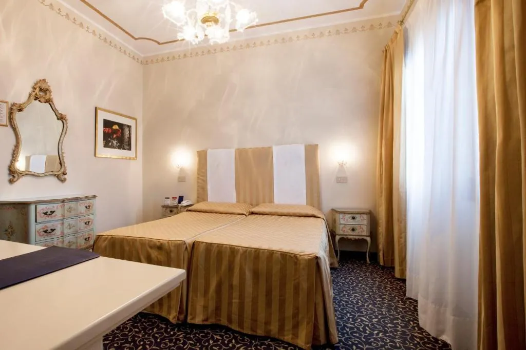 Double or Twin CANAL VIEW Room, Principe, Venice