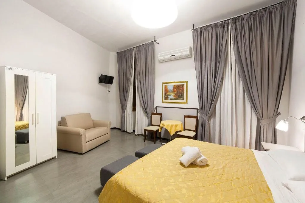 Room, Melody House, Florence