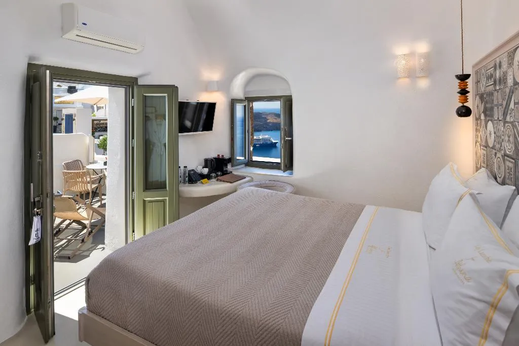 SUITE WITH JACUZZI Room, Athina Luxury Suites, Santorini