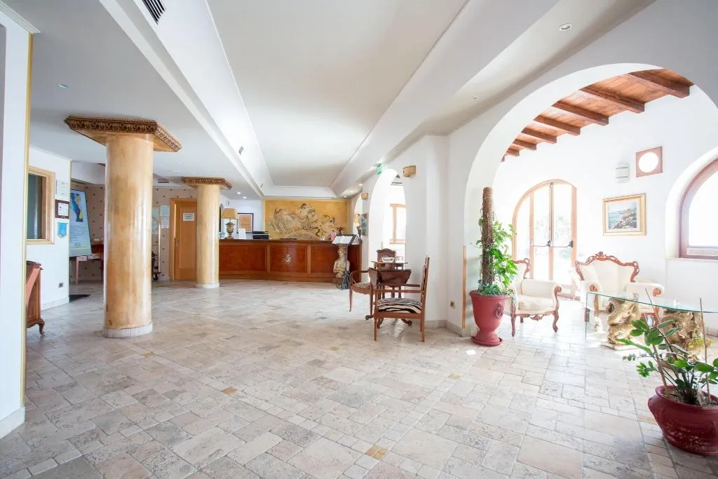 Lobby, Tritone, Catania