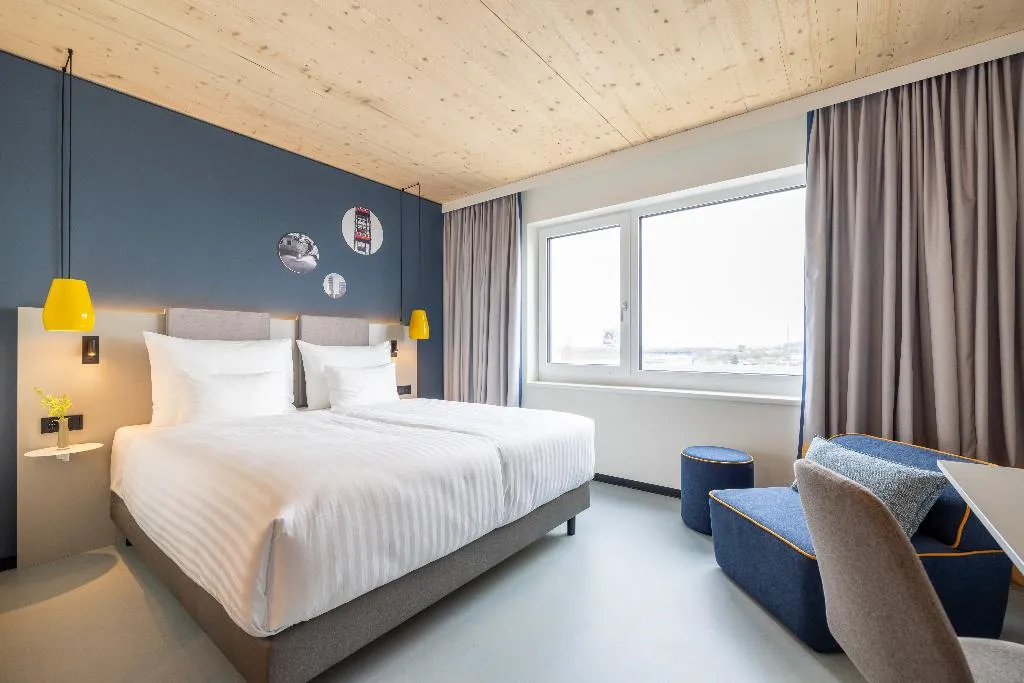 DOUBLE SUPERIOR Room, Leonardo Smart Hotel Vienna Airport, Vienna