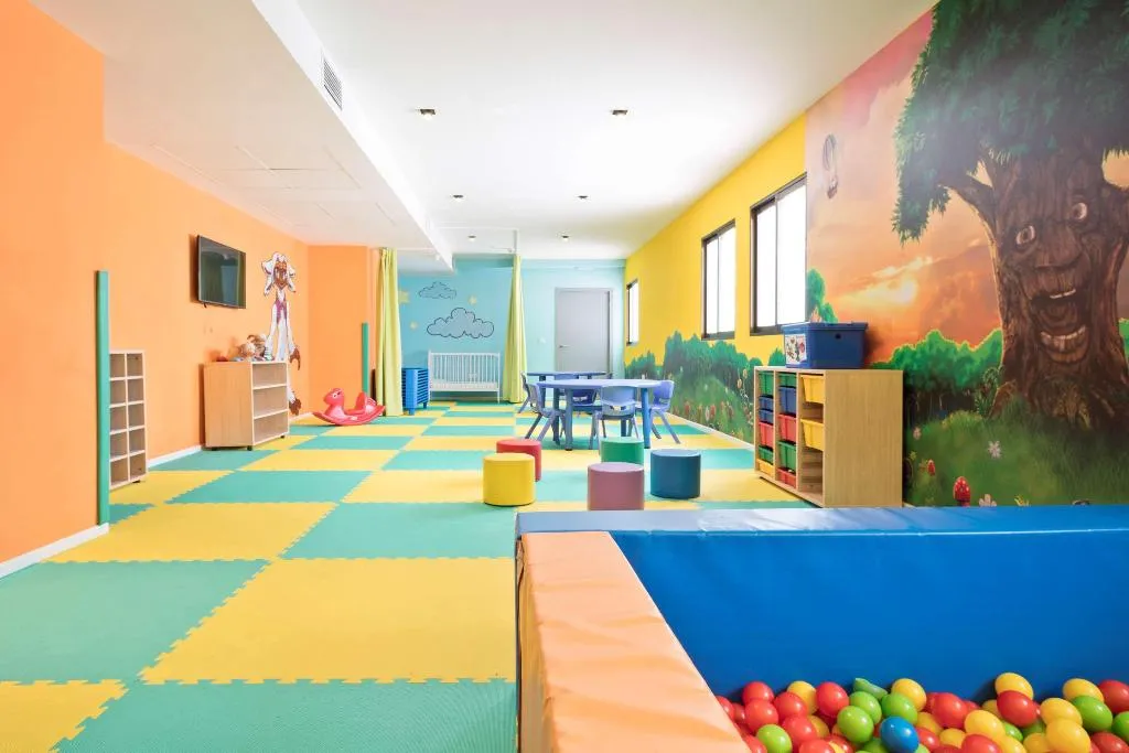 Sports and Entertainment, Sol Pelicanos Ocas, Costa Blanca