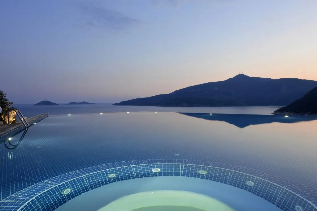 Pool, Kalamar, Dalaman