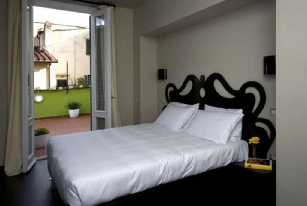 Room, Universo, Florence