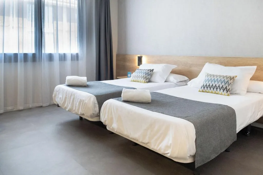DOUBLE SINGLE USE SUPERIOR WITH DOUBLE BED Room, Checkin Montserrat, Barcelona