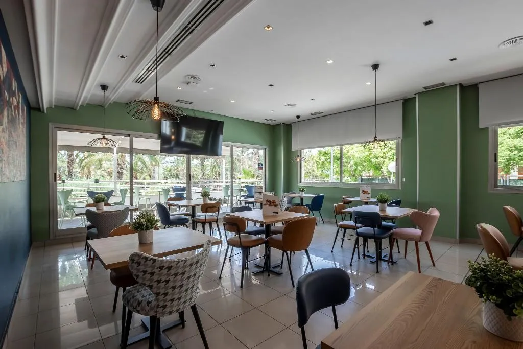 Restaurant, Travelodge Alicante Puerto, Costa Blanca