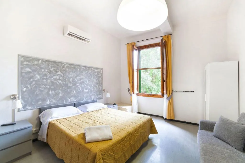 Room, Melody House, Florence