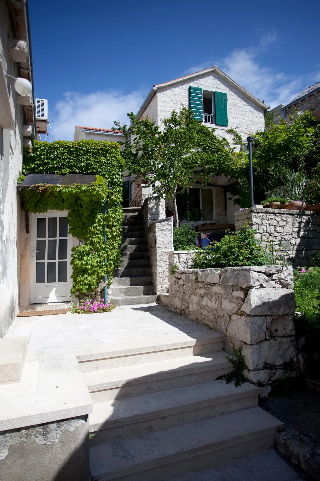 Terrace, House Tea, Split