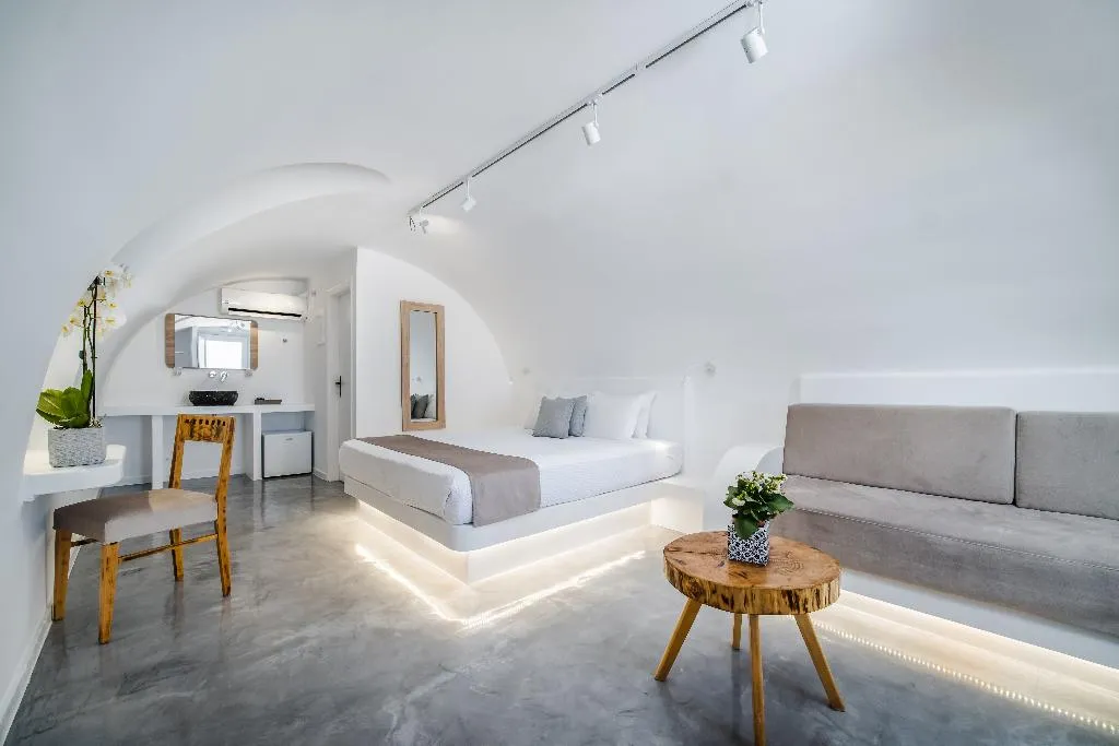 SUITE WITH VIEWS Room, Serenita Luxury Suites, Santorini
