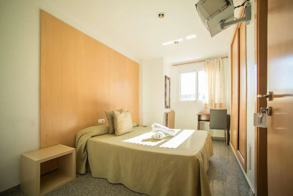 Room, Mitre Paterna Low Cost Rooms, Valencia