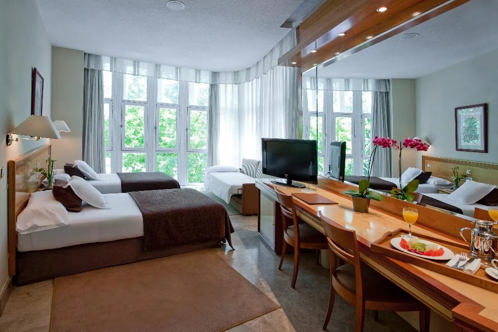 FAMILY ROOM STANDARD Room, VP Jardin de Tres Cantos, Madrid