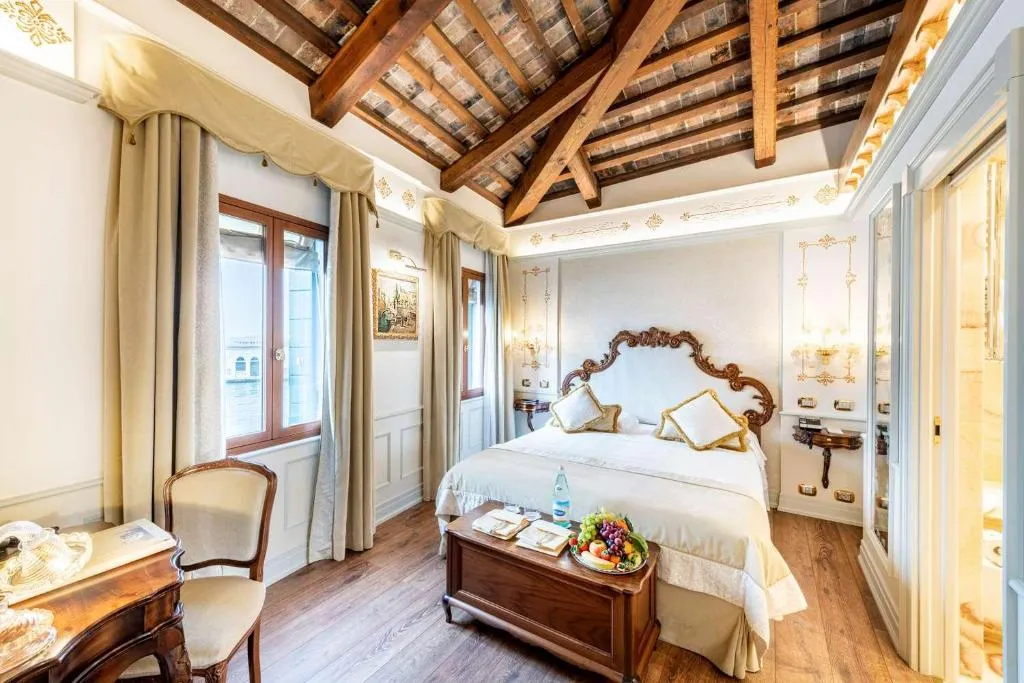 SUITE CLASSIC Room, Monaco and Grand Canal, Venice