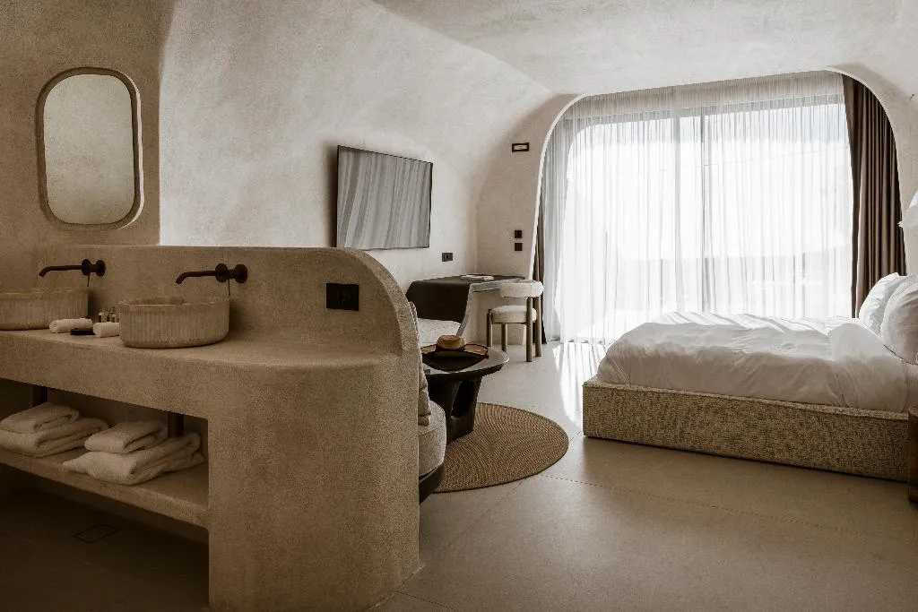 SUITE WITH PRIVATE POOL Room, One Of One Hotel, Santorini