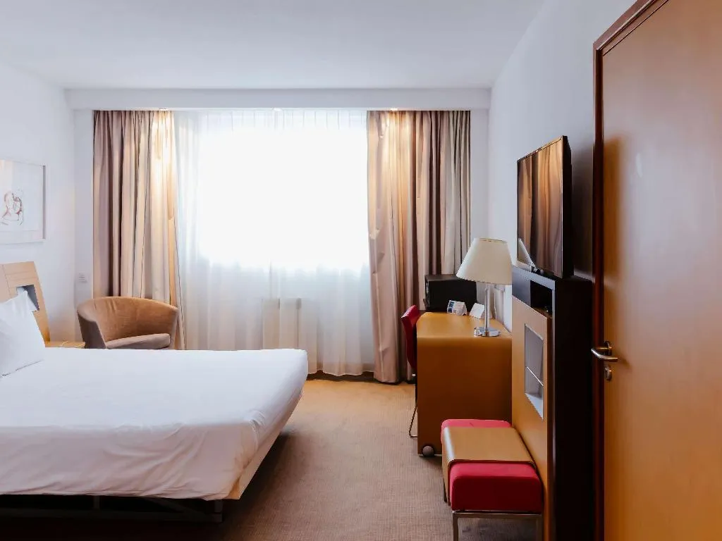 DOUBLE Accessible Room, Novotel Krakow City West, Krakow