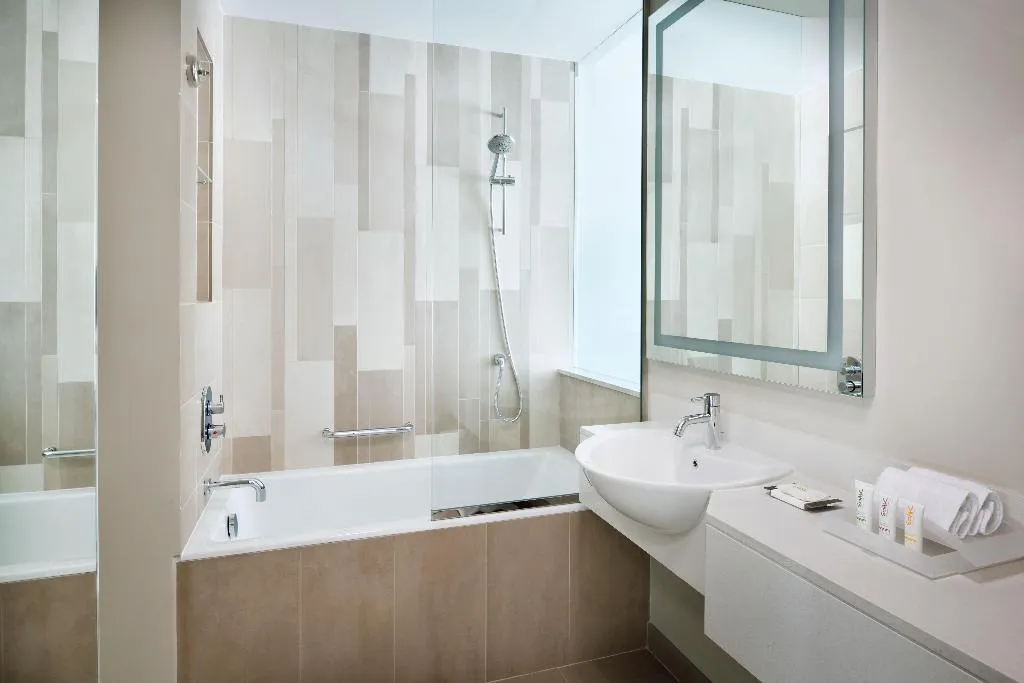 DOUBLE Accessible KING SIZE BED Room, Holiday Inn & Suites Dubai Festival City, Dubai