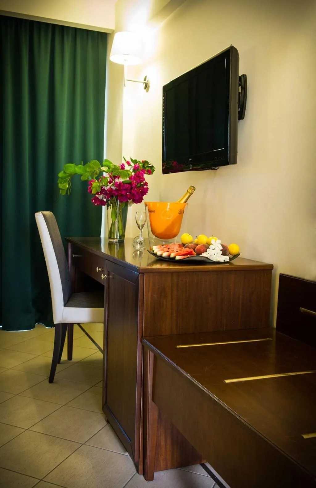 Room, Elihotel, Catania