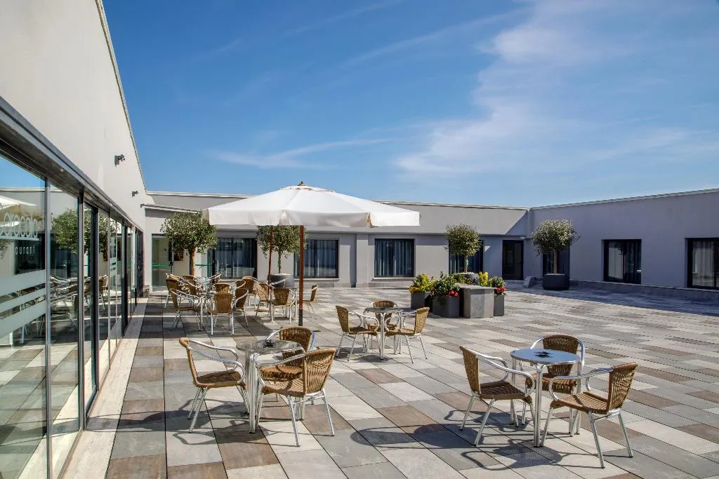 Terrace, Simon Hotel Aprilia, Rome