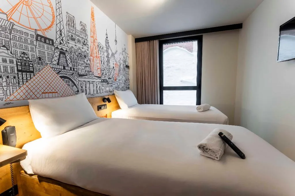 TWIN STANDARD Room, easyHotel Valencia Ciutat Vella, Valencia