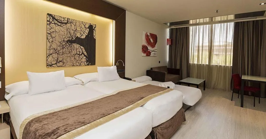 TRIPLE STANDARD Room, Melia Avenida America, Madrid