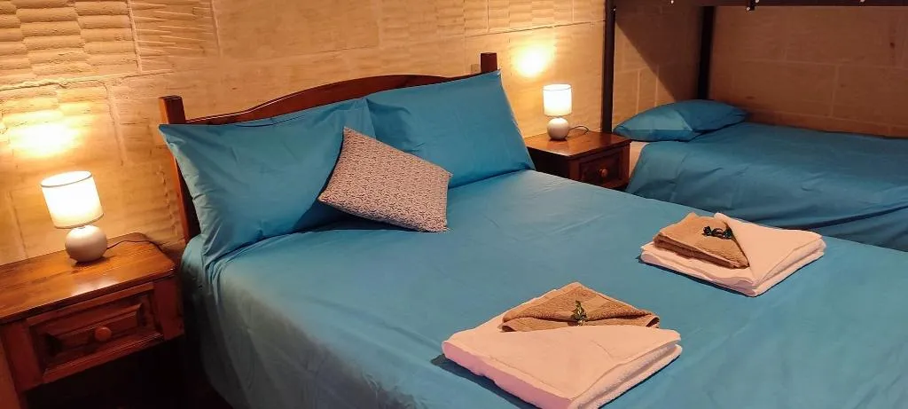 Room, Grotto's Paradise B&B, Gozo