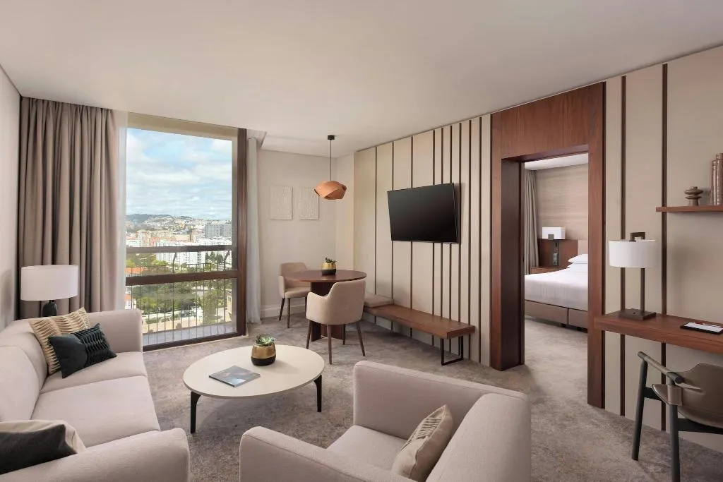 JUNIOR SUITE KING SIZE BED Room, Marriott Hotel Lisbon, Lisbon