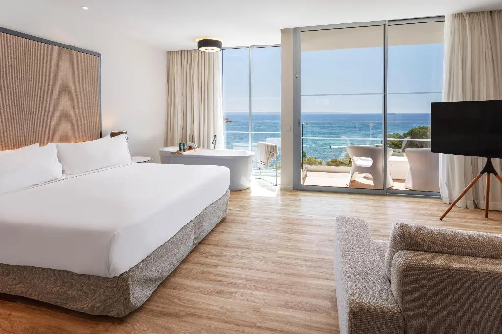 JUNIOR SUITE STANDARD Room, Melia South Beach, Majorca