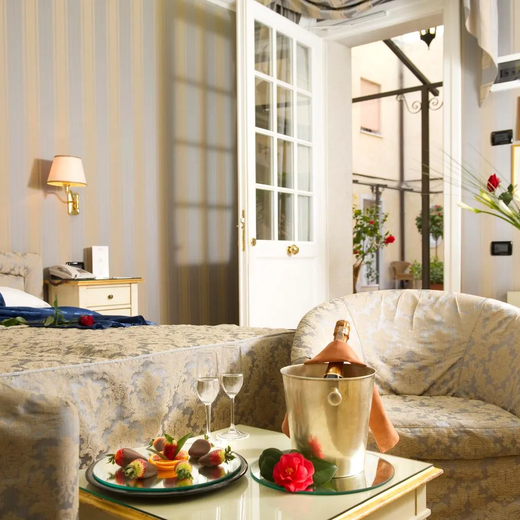 DOUBLE SUPERIOR Room, Carlton on the Grand Canal, Venice