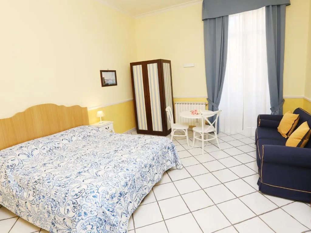 DOUBLE SUPERIOR Room, Santa Lucia 50, Naples