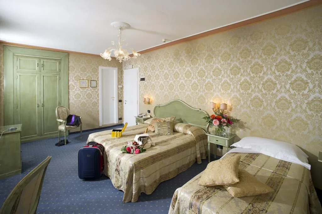 TRIPLE CLASSIC Room, Carlton on the Grand Canal, Venice