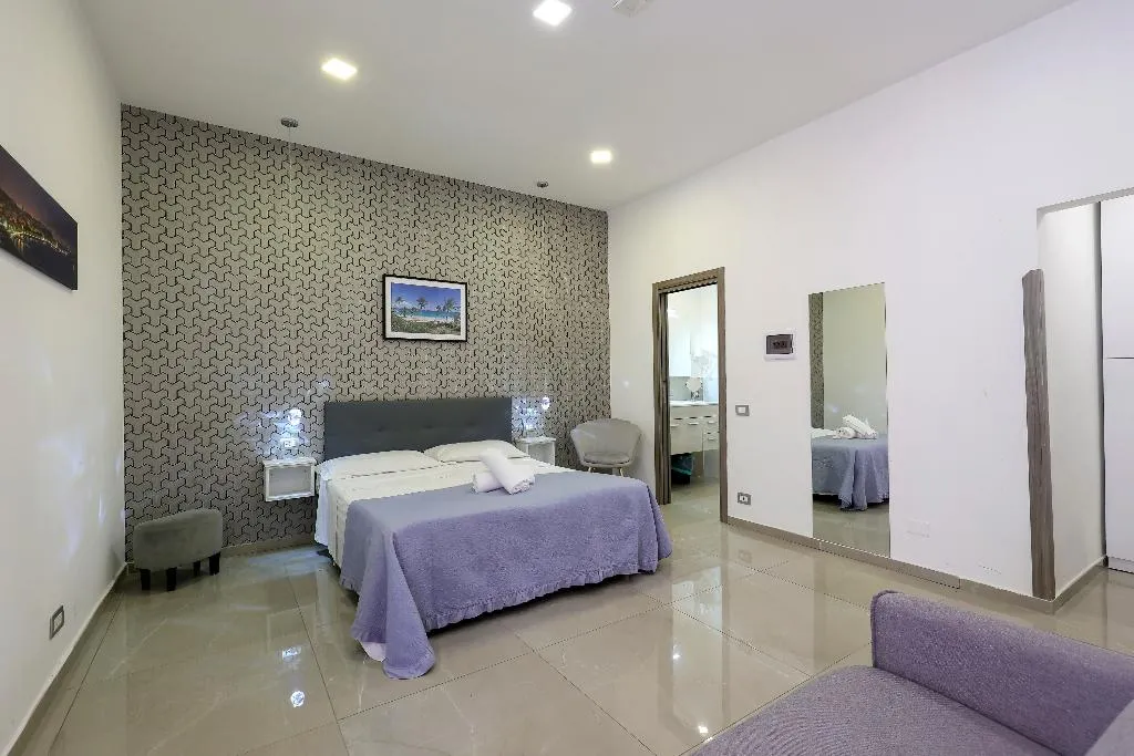 QUADRUPLE COMFORT Room, La Pace, Naples