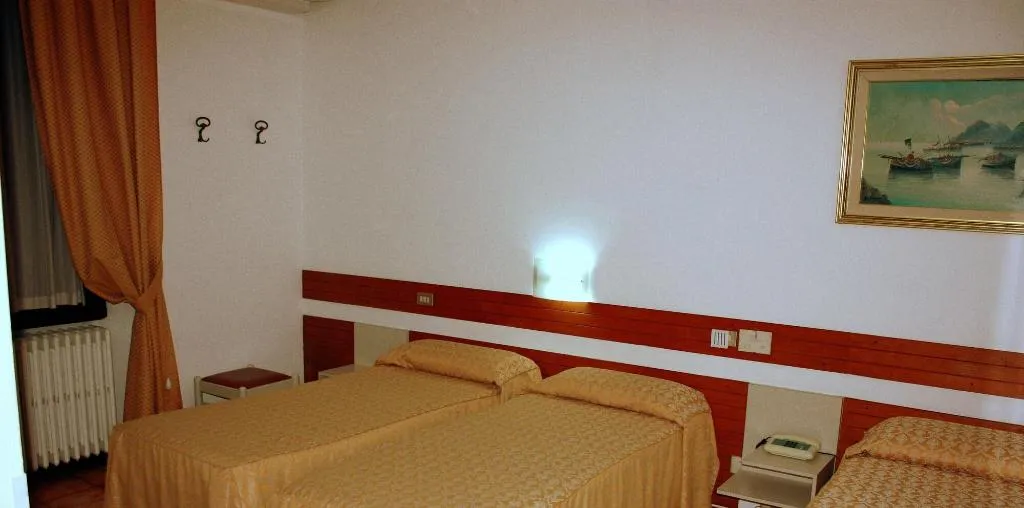 Room, Piccolo Hotel, Milan