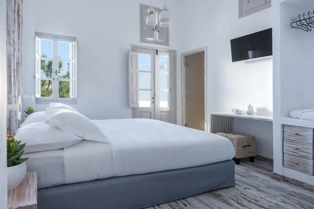 TRIPLE TWO BEDS Room, The Museum Project Oia, Santorini