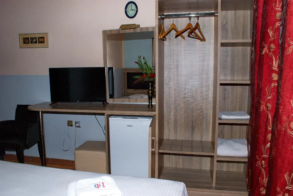 Room, Diethness, Athens