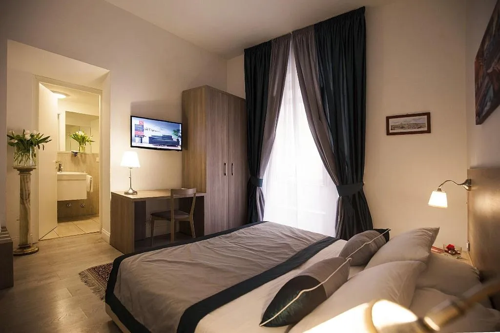 Room, Roman Holidays Cuore Dell Impero, Naples