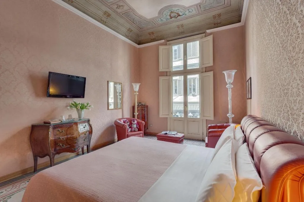 Room, Cavour 10, Florence