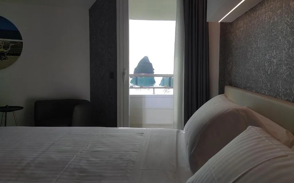DOUBLE SUPERIOR SEA VIEW Room, Grand Hotel Faraglioni, Catania