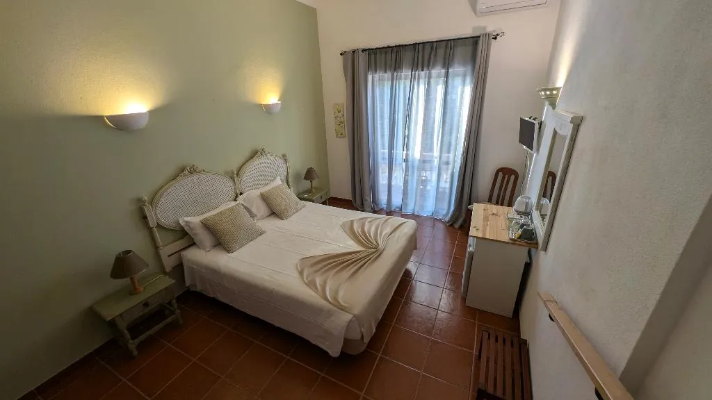 Double or Twin CLASSIC Room, Casa Rosa Montes, Algarve