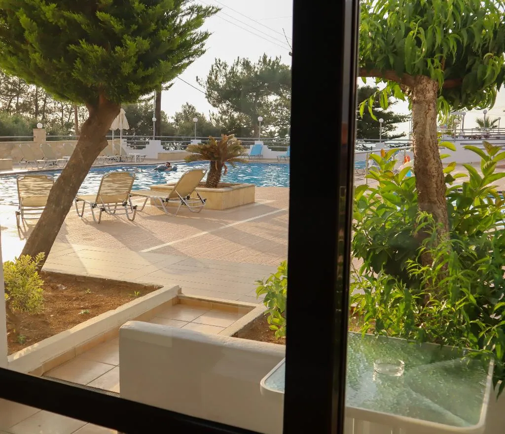 TRIPLE SUPERIOR TWO DOUBLE BEDS Room, Sunset Paradise, Crete