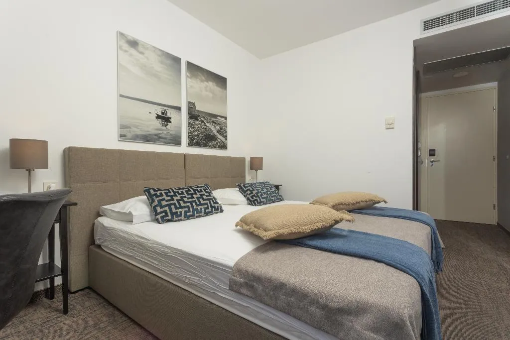 TWIN ONE BEDROOM ONE BATHROOM Room, Villa Arausa, Split